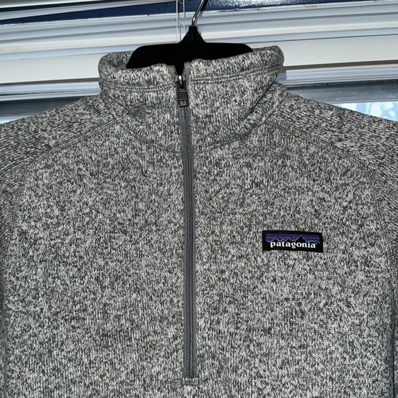 Gray Patagonia 1/4 zip size XS - Picture 2 of 5